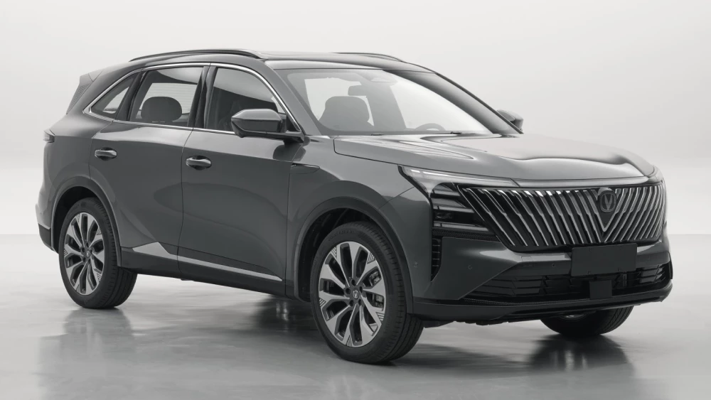 Новый Changan CS75 Plus IV поколения обновили в Китае до старта продаж в России кроссовер серый сбоку середи