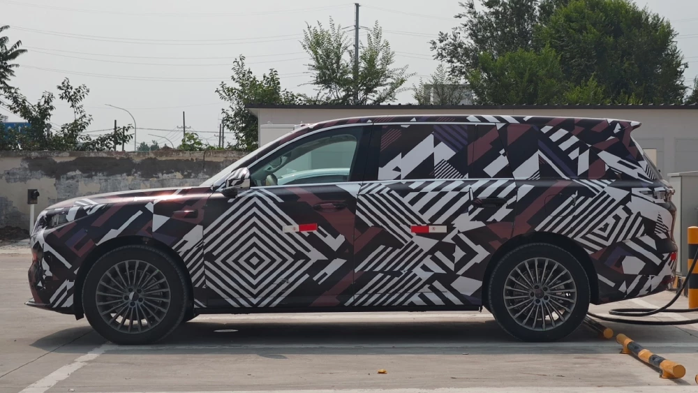 Новый флагманский кроссовер GWM начнут выпускать в Китае в марте 2026 года wey lanshan 9 09 сбоку гибридный suv