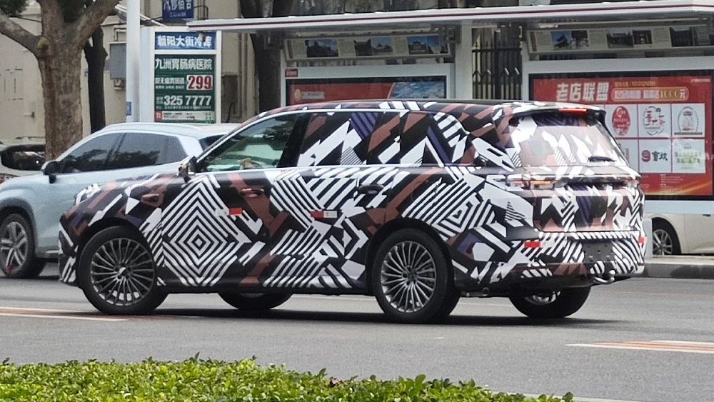 Новый флагманский кроссовер GWM начнут выпускать в Китае в марте 2026 года wey lanshan 9 09 сбоку сзади гибридный suv