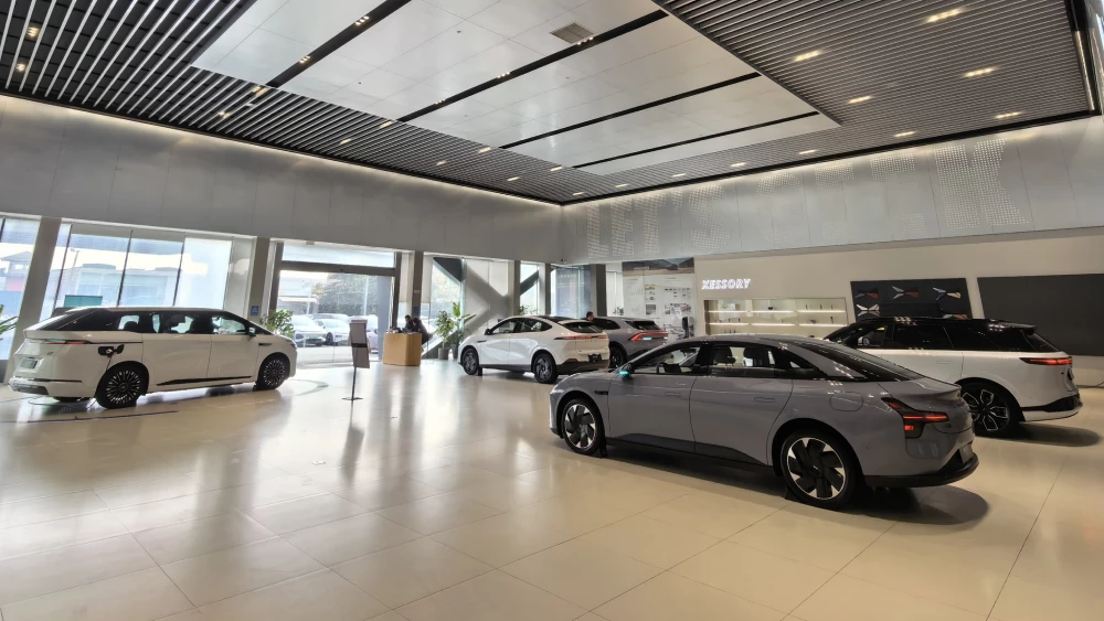 xpeng дилер китай автосалон