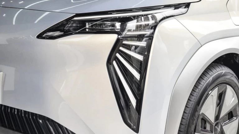 «Яндекс» и GAC показали новый автомобиль для такси gac aion y plus электрический кроссовер