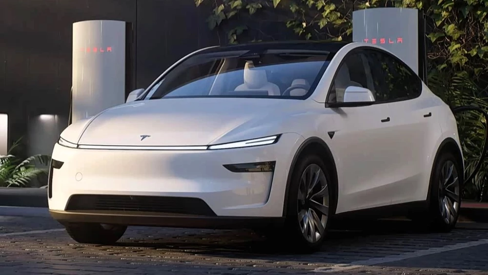 tesla model y в китае кроссовер сбоку спереди