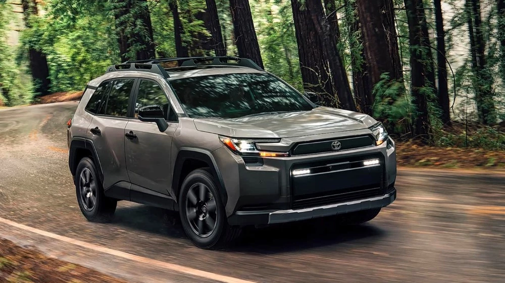 toyota rav4 в китае кроссовер сбоку спереди