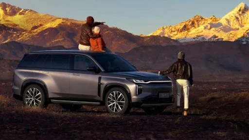 кроссовер gac s7 спереди сбоку