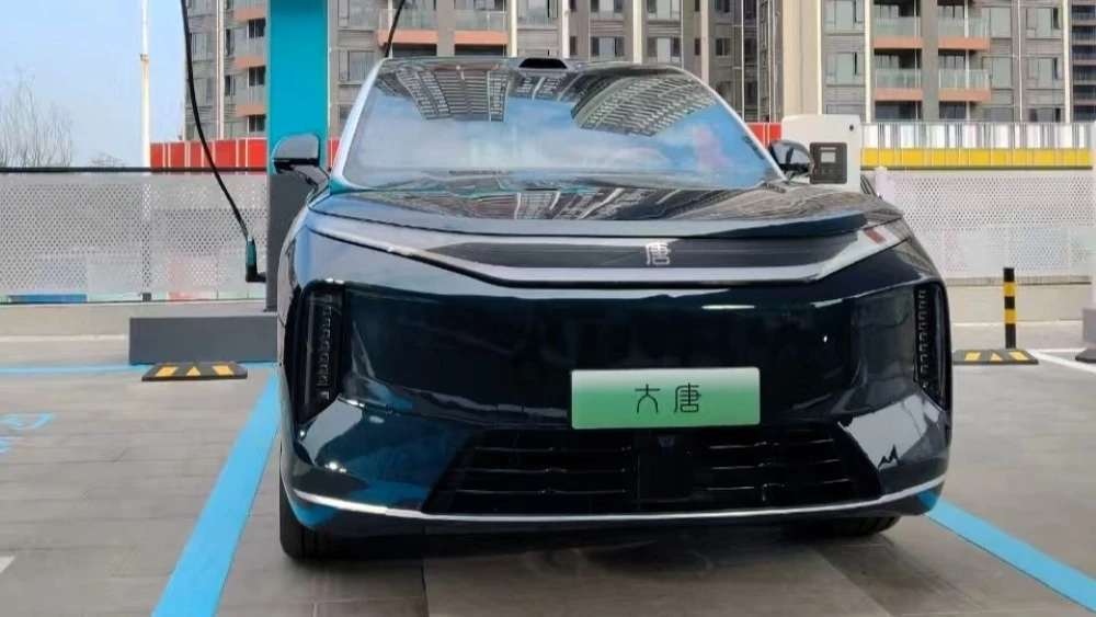 byd datang спереди кроссовер