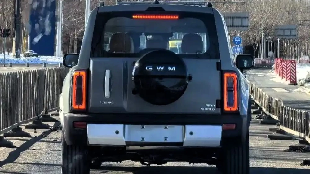 кроссовер haval raptor v7 plus сзади в Китае