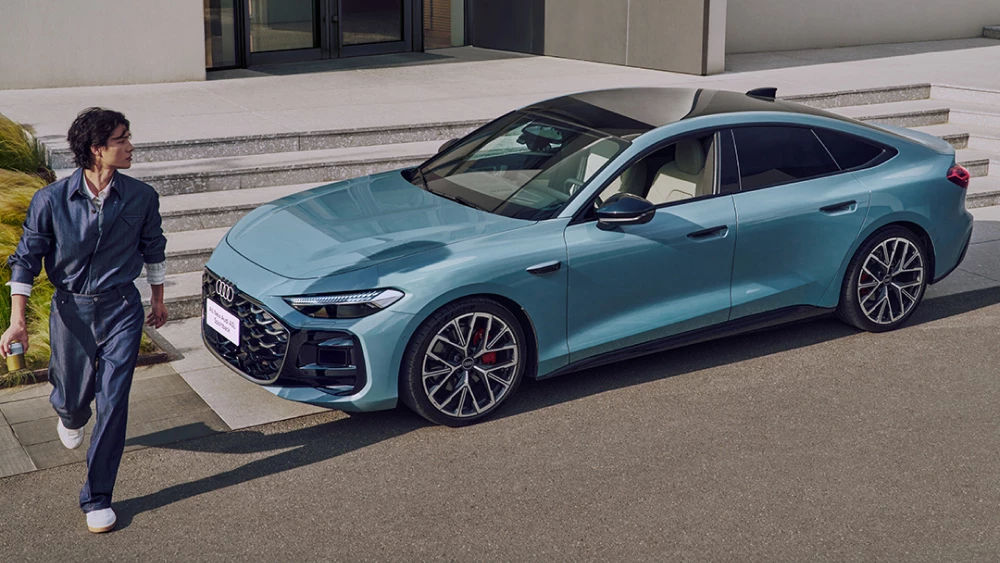 В Китае назвали победителей премии «Автомобиль года 2026» audi a5l сбоку спереди голубой
