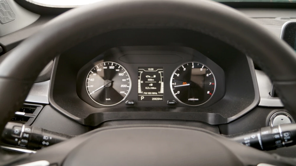 Chery Tiggo 4 Pro салон интерьер приборная панель спидометр одометр Сергей Иванов редакционный гараж