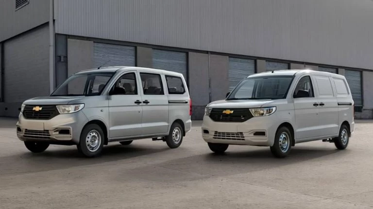 новый Chevrolet Damas нового второго поколения фургон минивэн сбоку спереди в Узбекистане