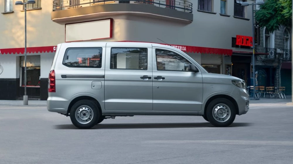 новый Chevrolet Damas нового второго поколения минивэн сбоку в Узбекистане