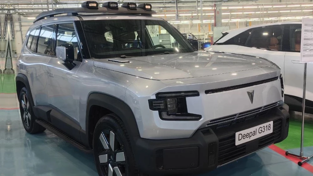 два deepal в россии deepal g318 автотор внедорожник сбоку спереди серебряный