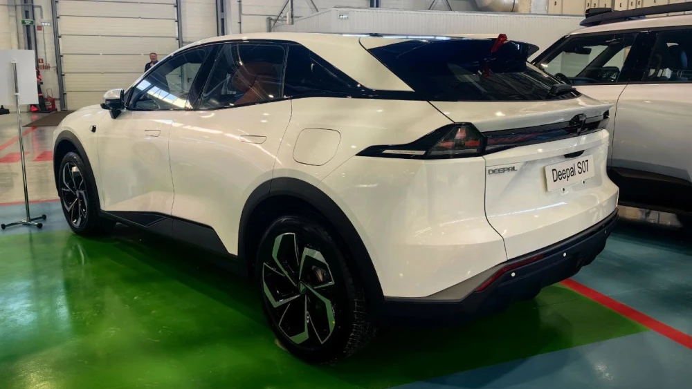 два deepal в россии deepal s07 автотор кроссовер сбоку сзади белый