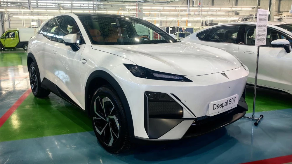 два deepal в россии deepal s07 автотор кроссовер сбоку спереди белый