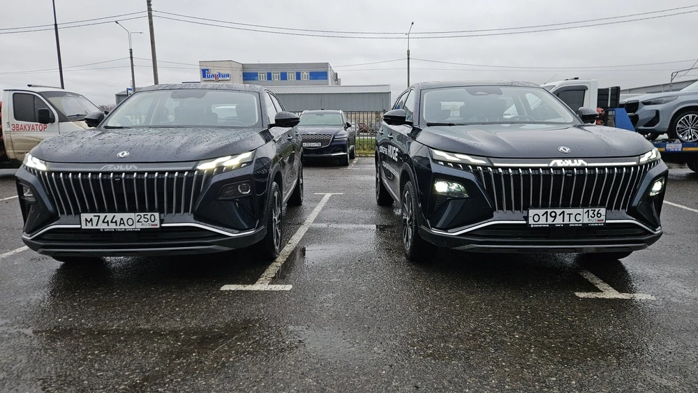 Dongfeng Huge у дилерского центра в Воронеже спереди разные комплектации