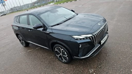 Dongfeng Huge сбоку спереди тест