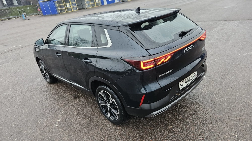 Dongfeng Huge тест сбоку сзади 