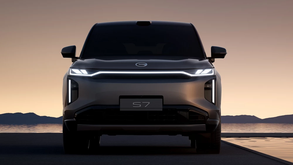 Кроссовер GAC S7 спереди