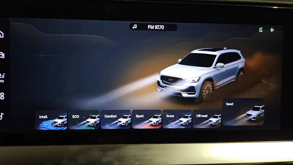 Geely Monjaro Flagship SE тест обзор салон интерьер приборная панель медиасистема мультимедиа режимы вождения