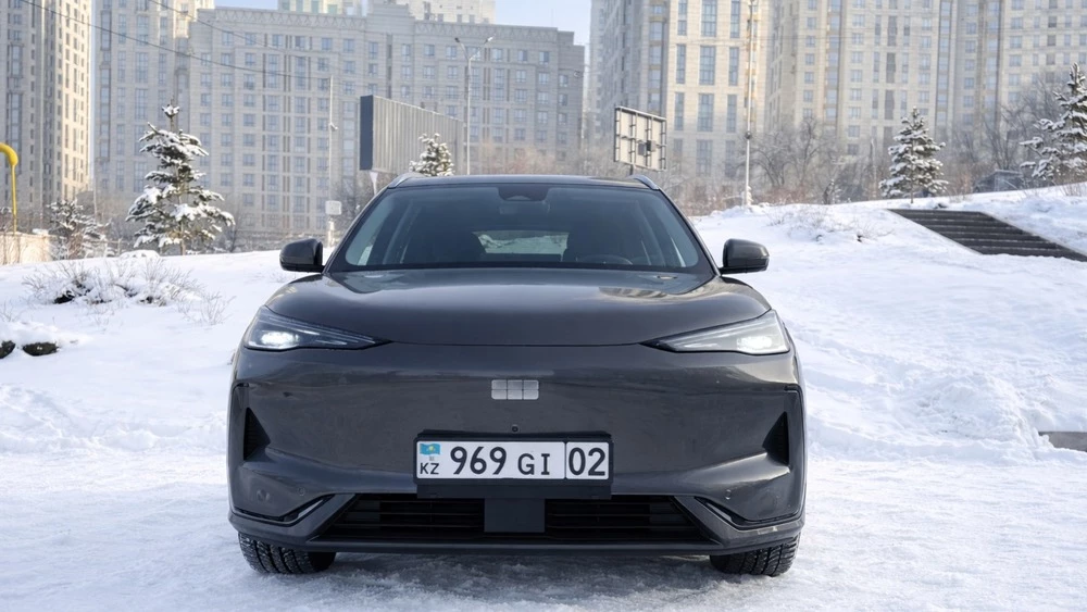 Geely EX5 в Казахстане тест спереди