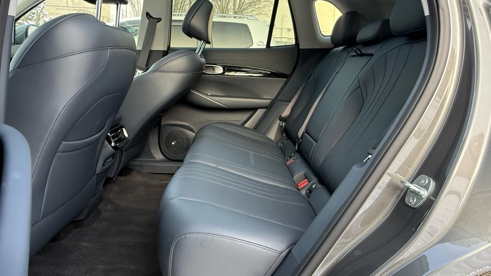 Geely EX5 в Казахстане тест салон интерьер второй ряд сиденья