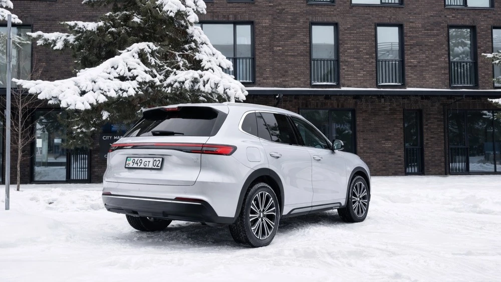 Geely Galaxy EX5 EM-i в Казахстане тест обзор сбоку сзади зимой