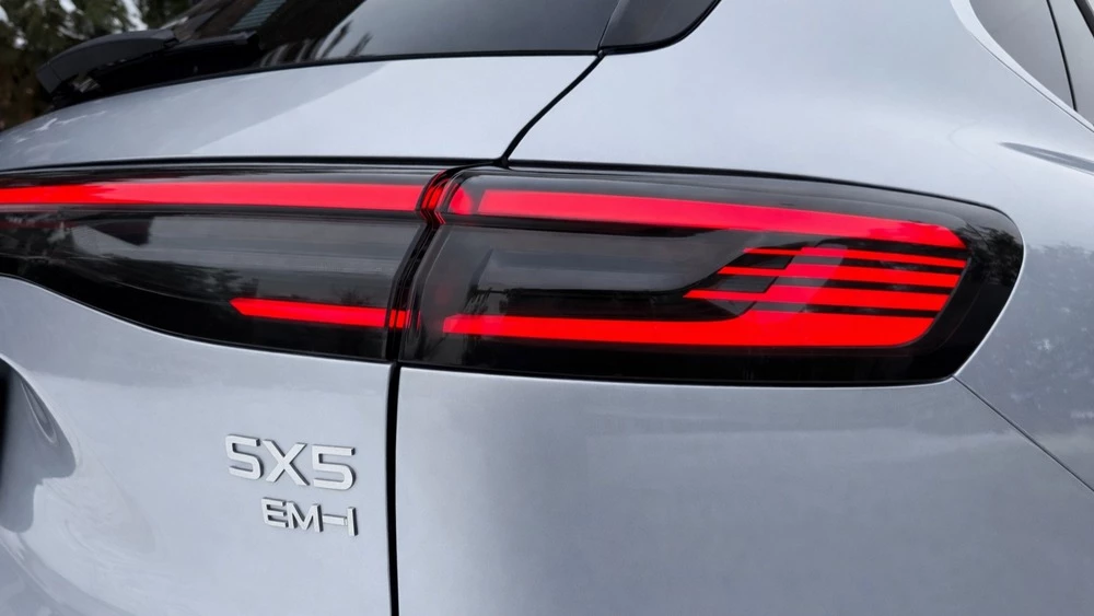 Geely Galaxy EX5 EM-i в Казахстане тест обзор фонари