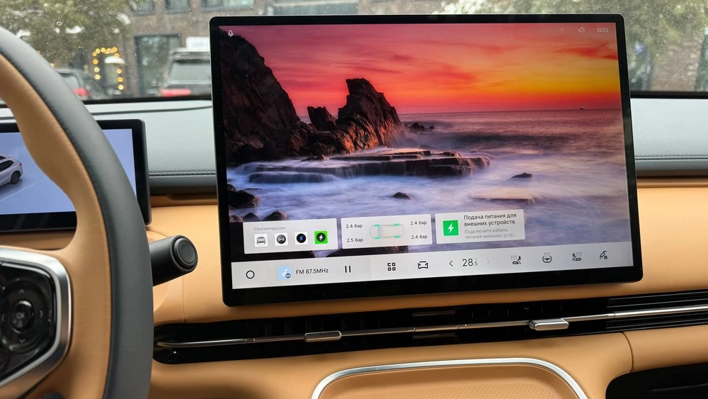 Geely Galaxy EX5 EM-i в Казахстане тест обзор сбоку салон интерьер медиасистема мультимедиа