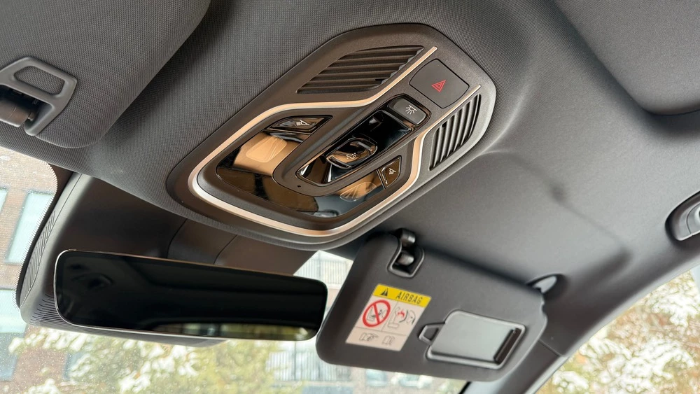 Geely Galaxy EX5 EM-i в Казахстане тест обзор сбоку салон интерьер потолочный блок