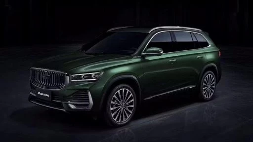 Geely Monjaro Flagship SE сбоку спереди