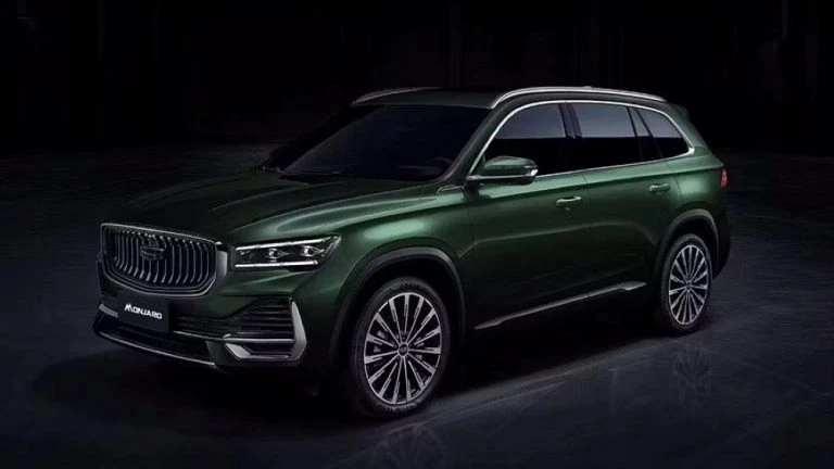 Geely Monjaro Flagship SE сбоку спереди