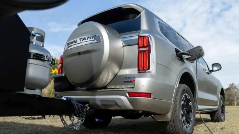 Гибриды GWM получат самую емкую батарею в мире и смогут проезжать более 400 км без включения ДВС tank 500 внедорожник зарядка