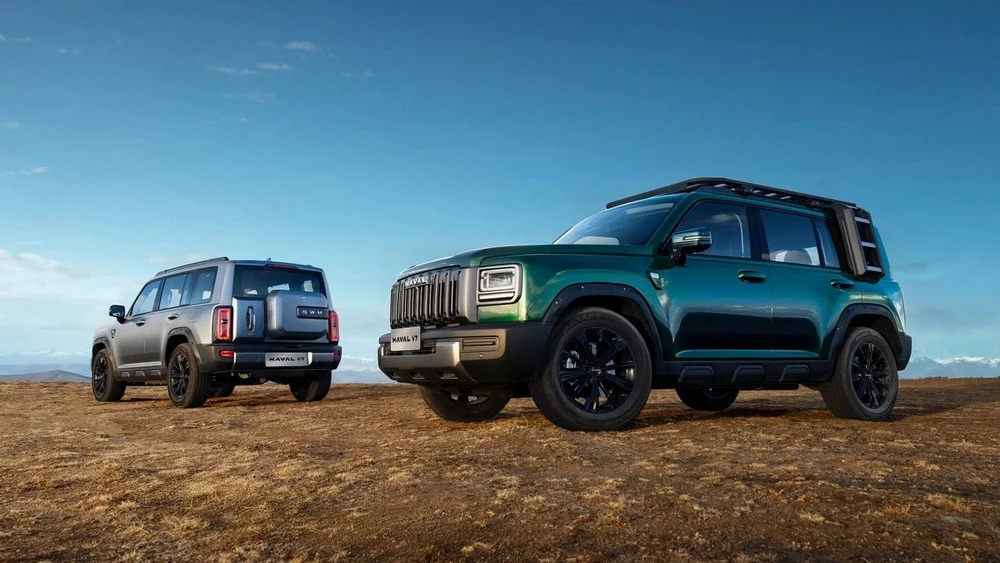 Haval V7 вышел на рынок. Сколько стоит кроссовер и чем отличается от Raptor Кроссоверы Haval V7 сбоку спереди сзади