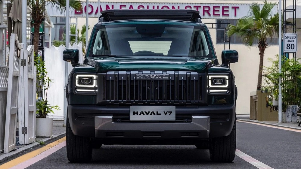 Кроссовер Haval V7 спереди решетка