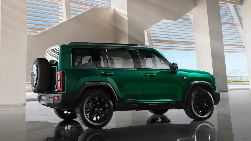 Кроссовер Haval V7 сбоку сзади