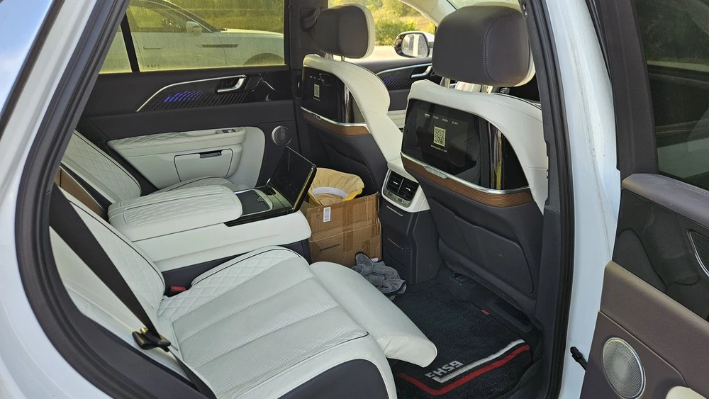 Hongqi E-HS9 тест салон интерьер сиденья второй ряд