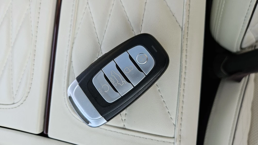 Hongqi E-HS9 тест салон интерьер ключ