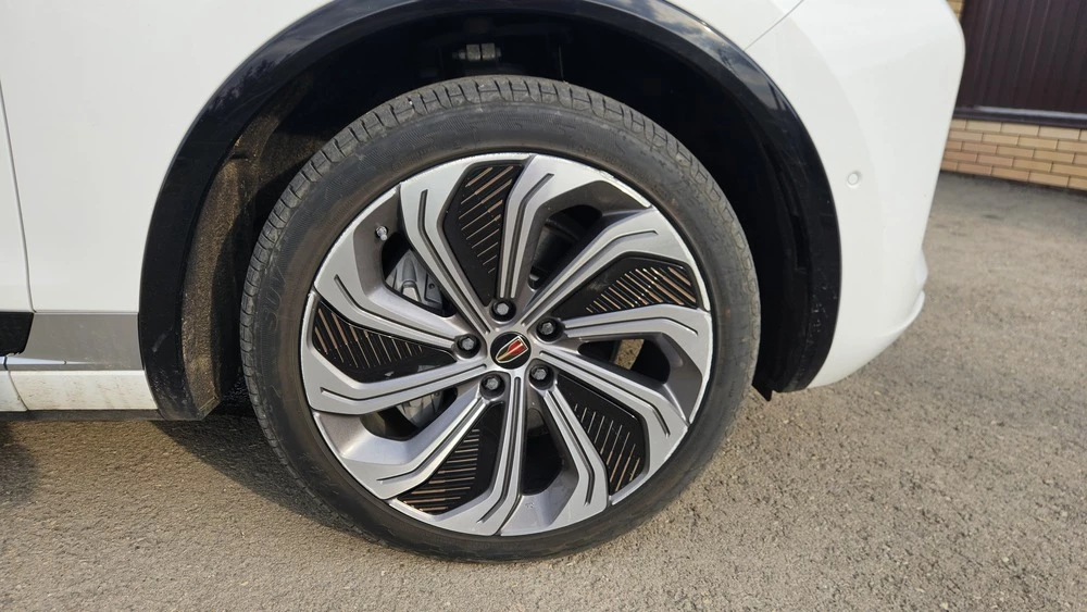 Hongqi E-HS9 тест колесные диски