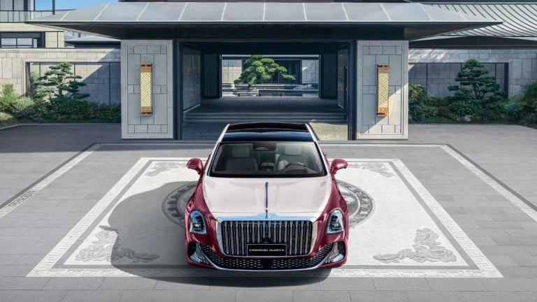 Седан Hongqi Guoya спереди