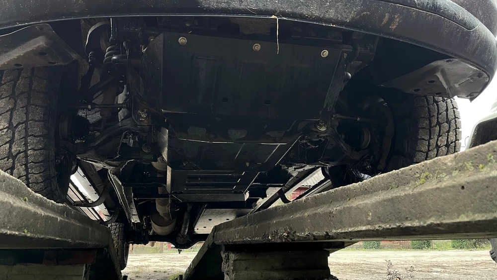 Huanghai N7 на тесте днище защита