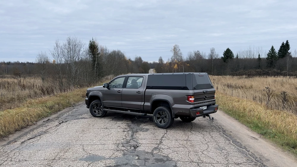 Huanghai N7 на тесте сбоку сзади