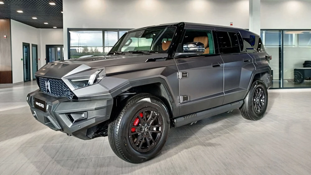 Гибридный MHERO 917 EVR внедорожник в беларуси у дилера в автосалоне сбоку спереди