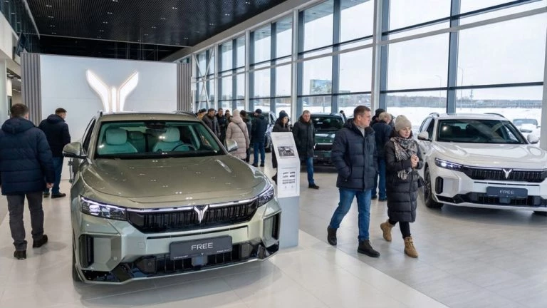 Voyah автосалон в Беларуси Free спереди клиенты