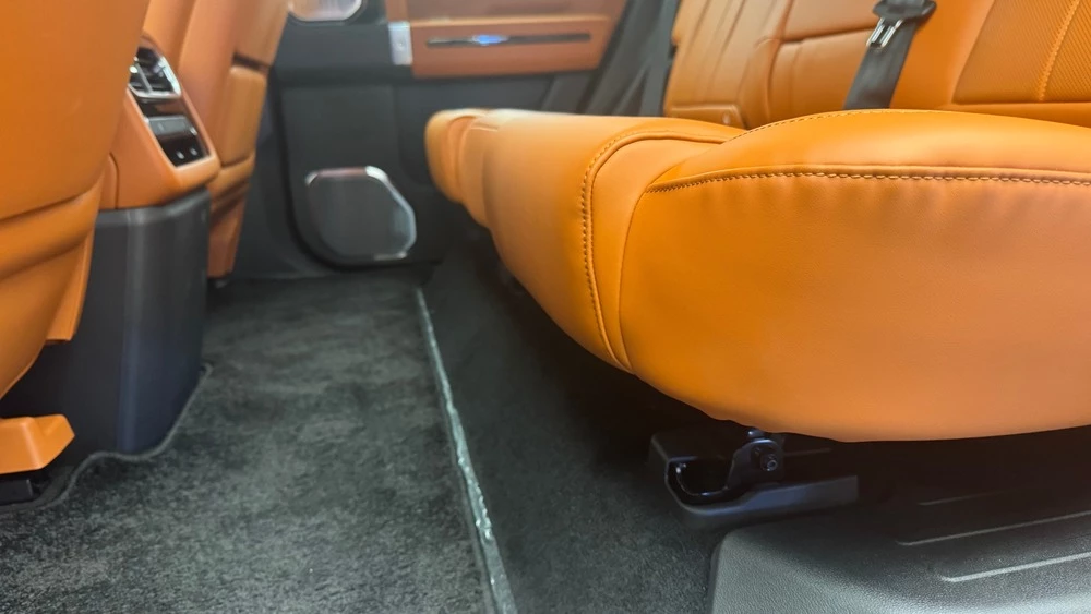 Jetour G700 салон интерьер второй ряд сиденья ровный пол