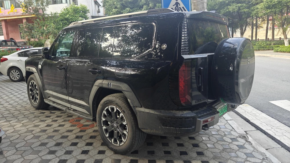 реальные отзывы плюсы минусы jetour g700 внедорожник сбоку сзади гибридный черный