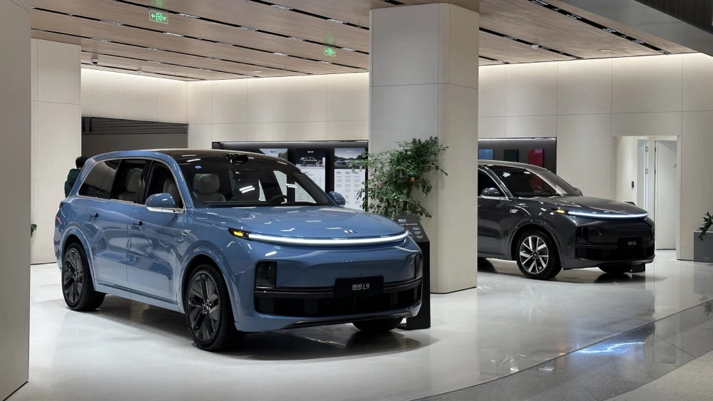 Li Auto закрывает сотню автосалонов в Китае. Что случилось с компанией Популярный в России бренд Li Auto закрывает сотню автосалонов в Китае для смягчения финансового давления