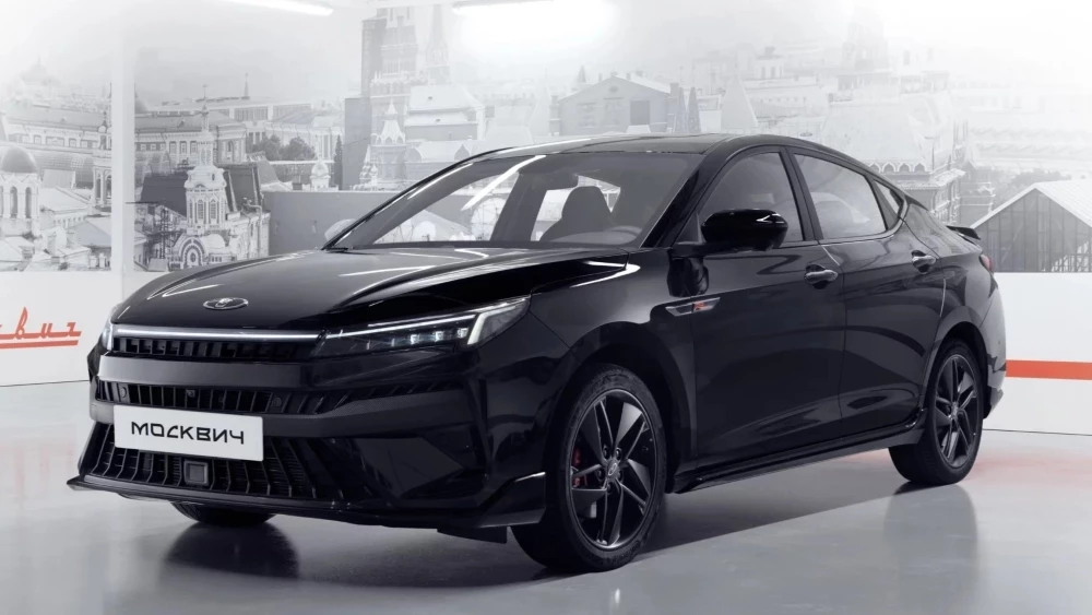 Лифтбэк «Москвич 6» на заводе сбоку спереди