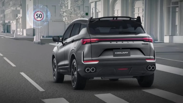 Новый Geely Coolray может появиться в России кроссовер сбоку сзади серый