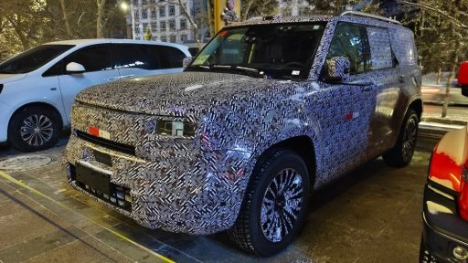 Новый внедорожник GWM haval h10 время дорожных тестов сбоку спереди