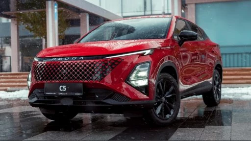Omoda C5 сбоку спереди новая