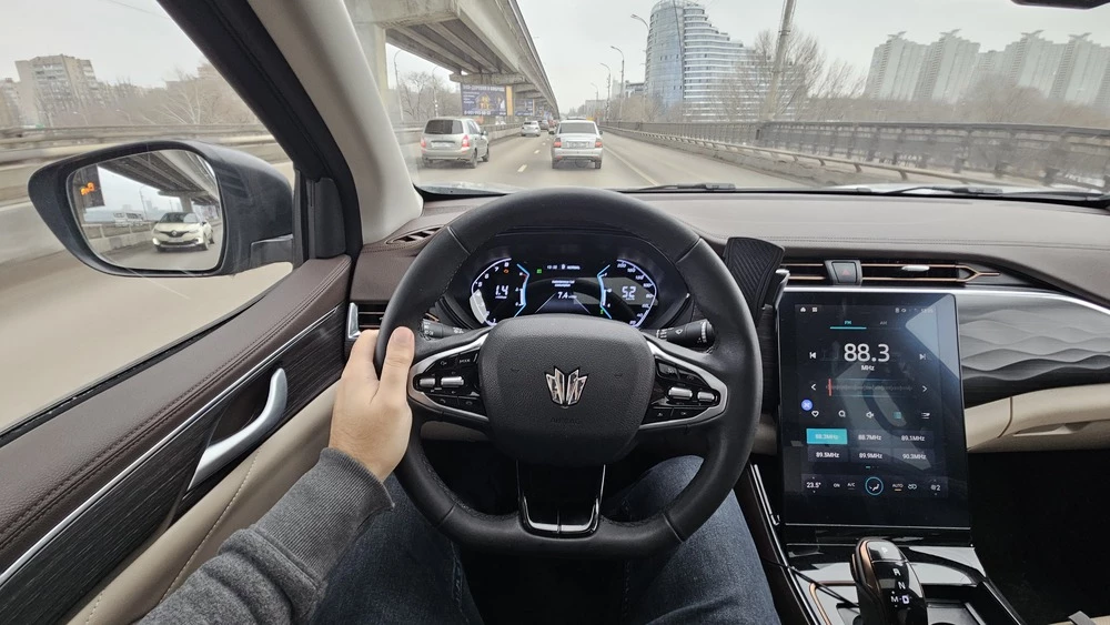 Oting Paladin салон интерьер водитель за рулем